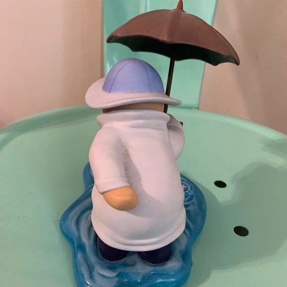 Disney Winnie the Pooh Sharing Umbrella With Duckling Figurine - Picture 5 of 7